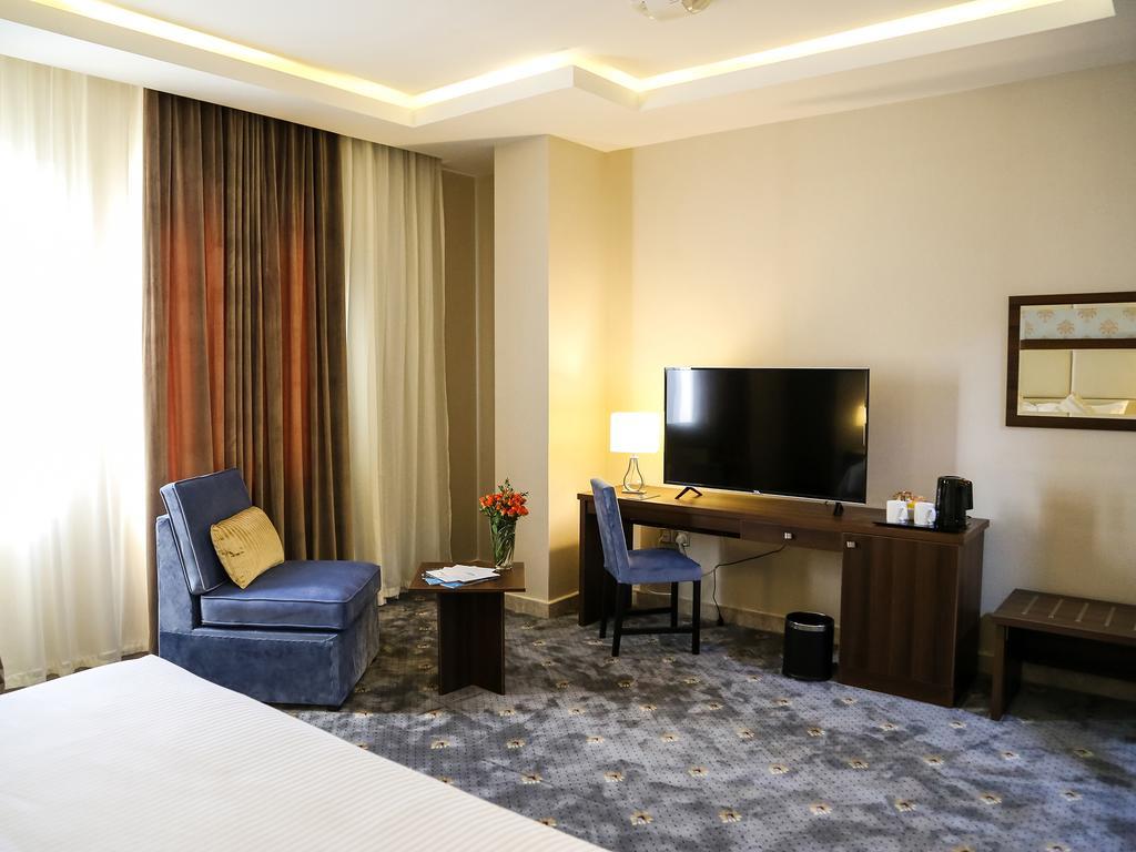 The Town Hotel Doha Kültér fotó