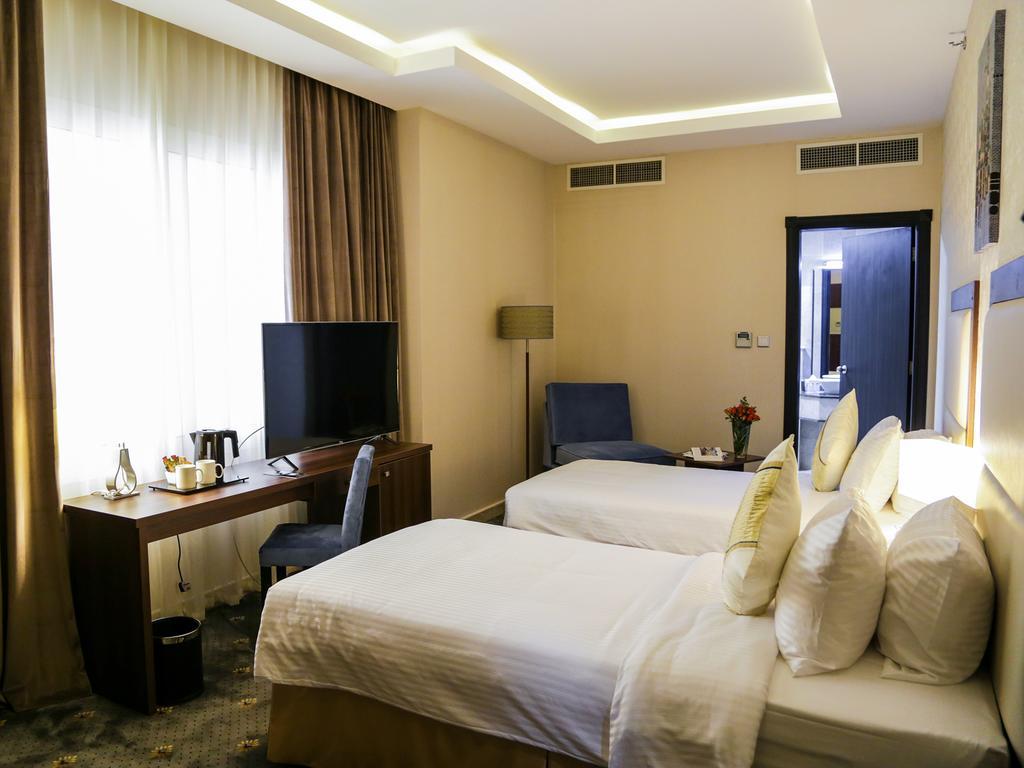 The Town Hotel Doha Kültér fotó