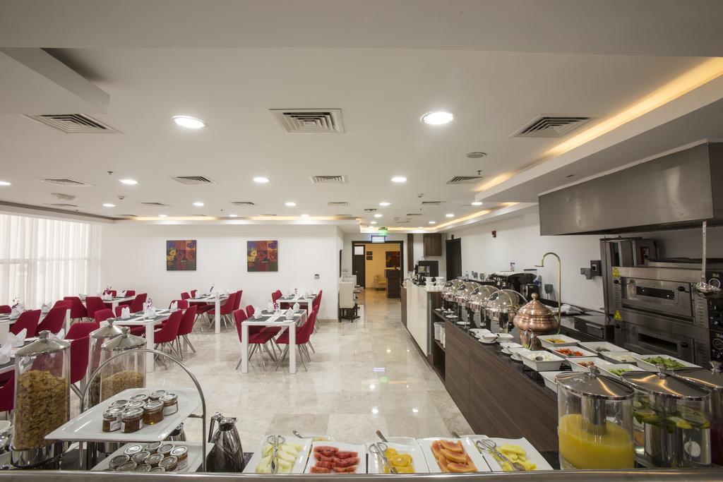 The Town Hotel Doha Kültér fotó