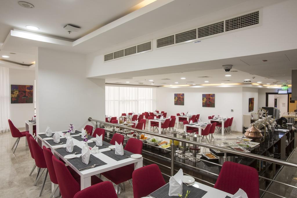 The Town Hotel Doha Kültér fotó