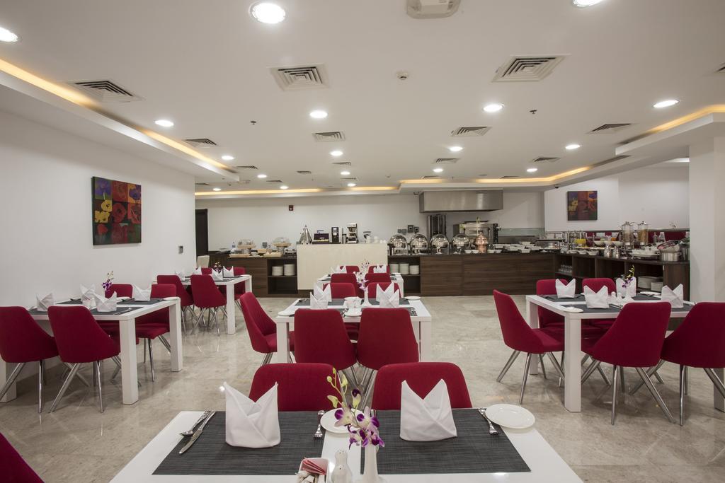 The Town Hotel Doha Kültér fotó