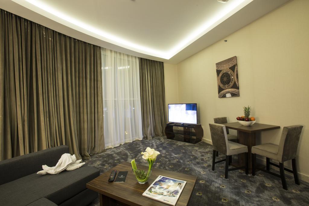 The Town Hotel Doha Kültér fotó