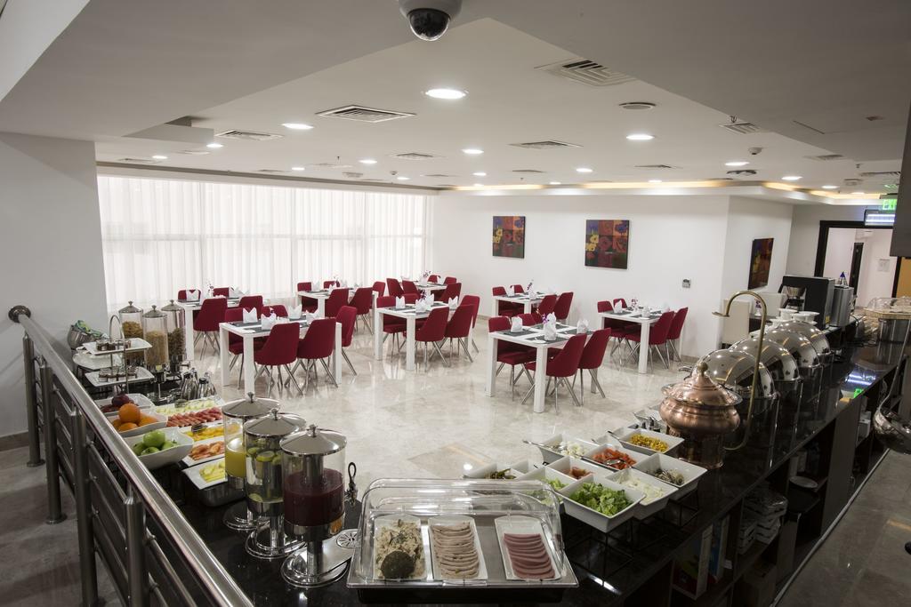 The Town Hotel Doha Kültér fotó
