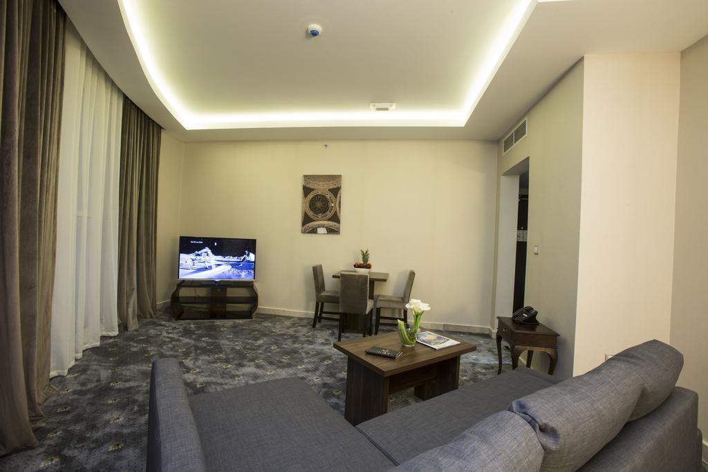 The Town Hotel Doha Kültér fotó