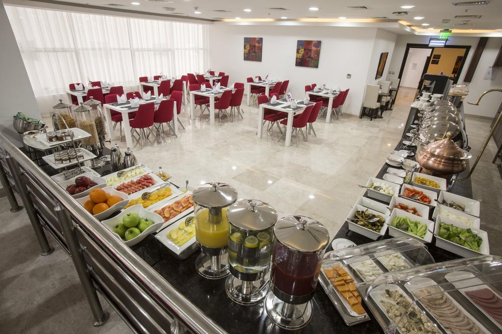 The Town Hotel Doha Kültér fotó