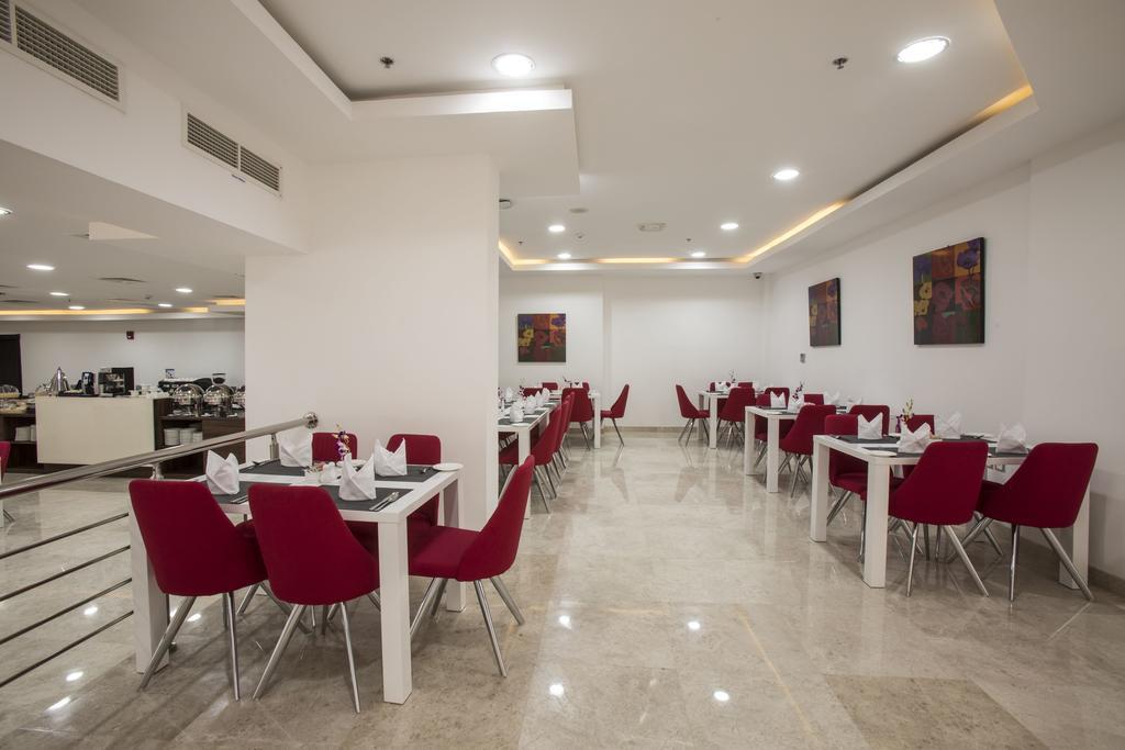 The Town Hotel Doha Kültér fotó