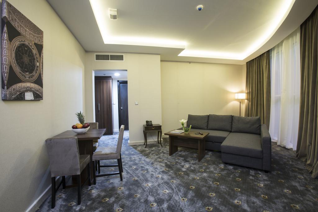 The Town Hotel Doha Kültér fotó
