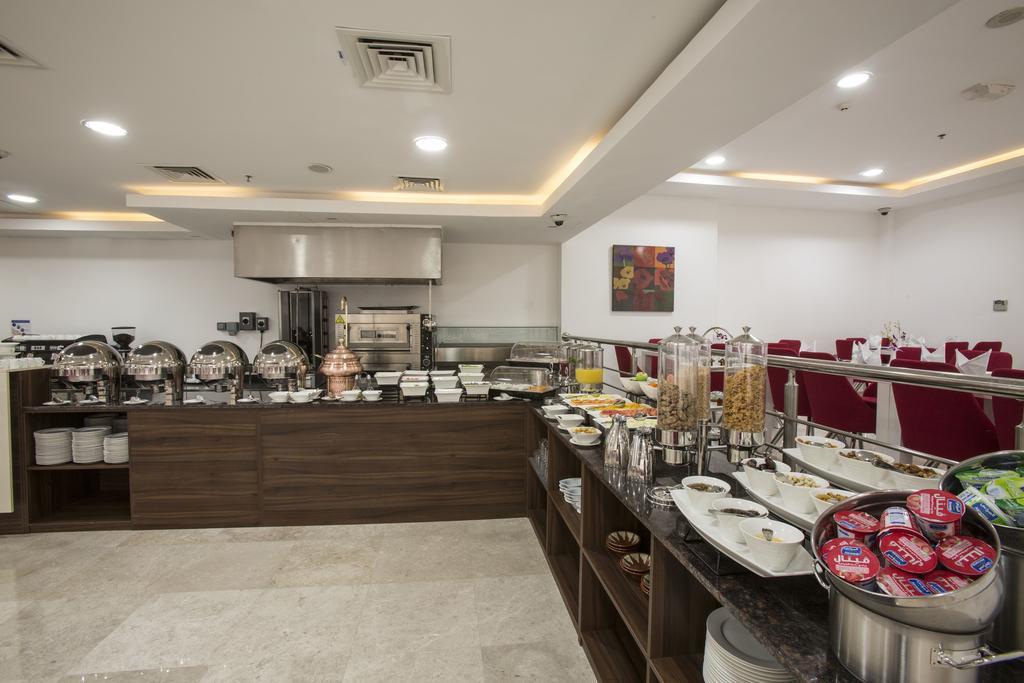 The Town Hotel Doha Kültér fotó