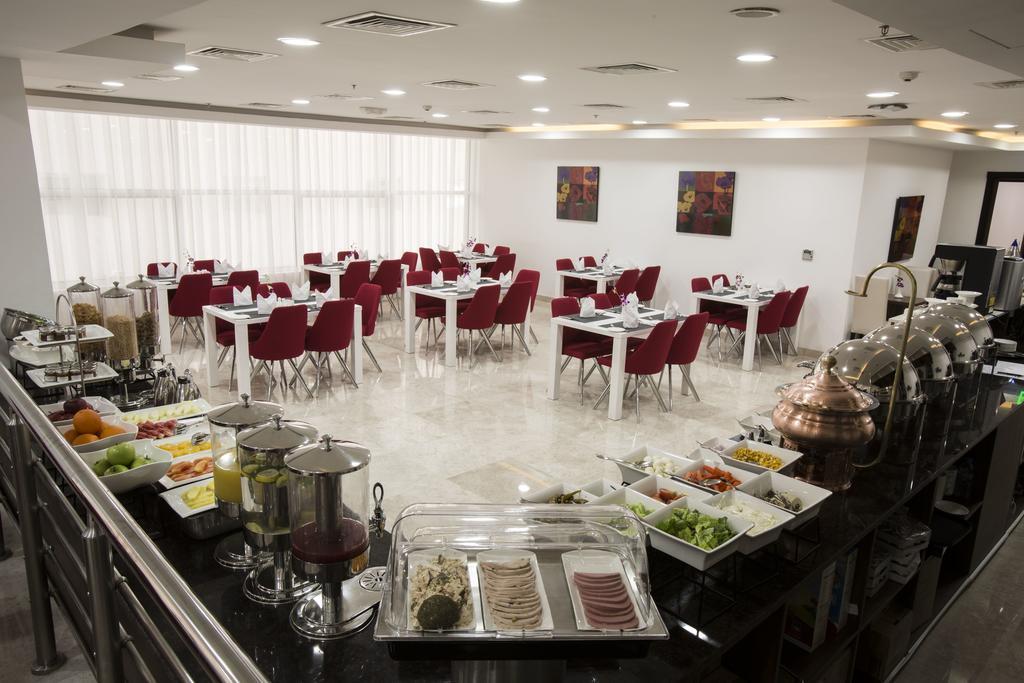 The Town Hotel Doha Kültér fotó