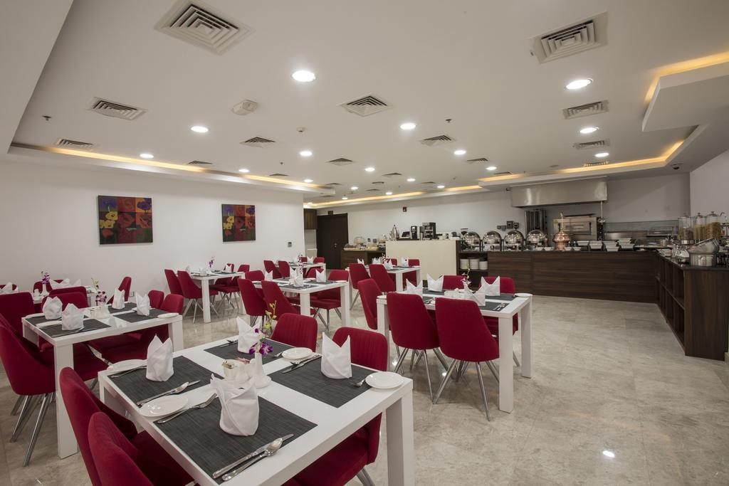 The Town Hotel Doha Kültér fotó