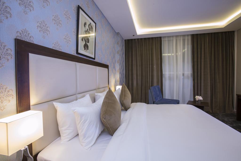The Town Hotel Doha Kültér fotó