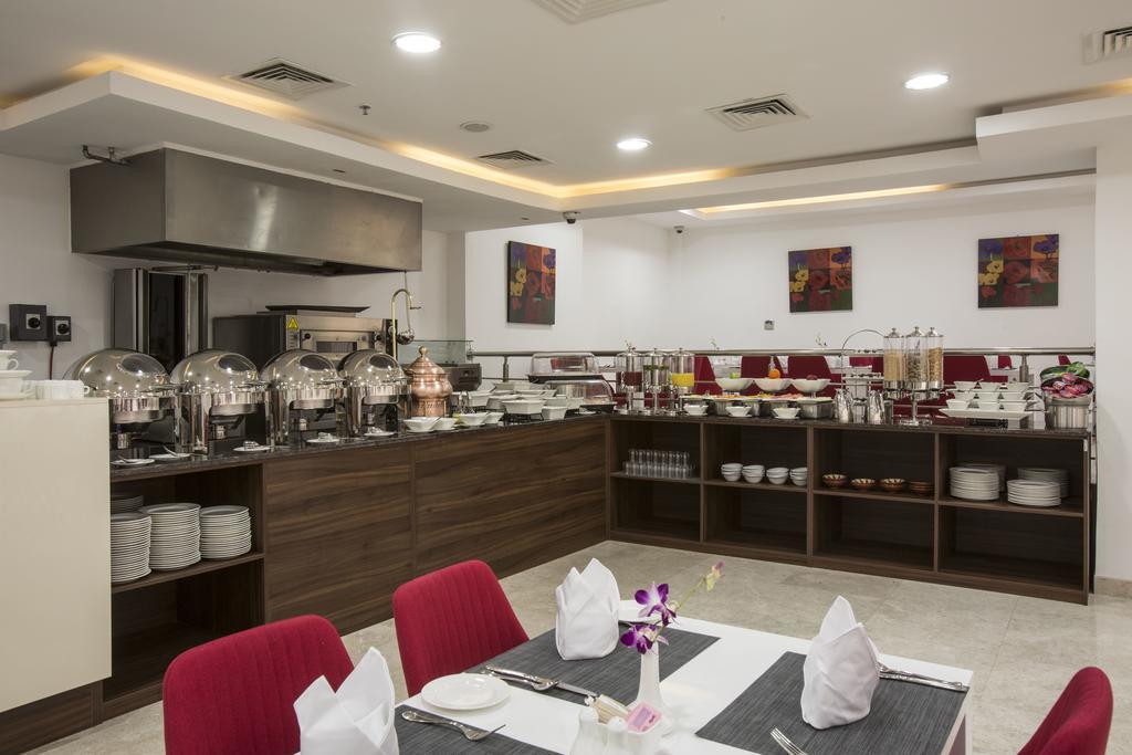 The Town Hotel Doha Kültér fotó