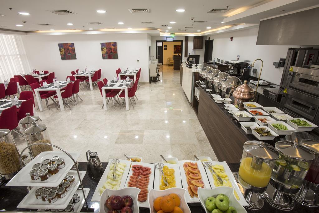 The Town Hotel Doha Kültér fotó