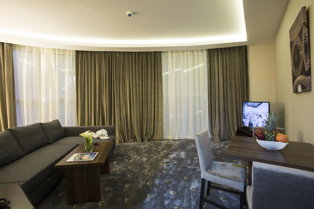 The Town Hotel Doha Kültér fotó
