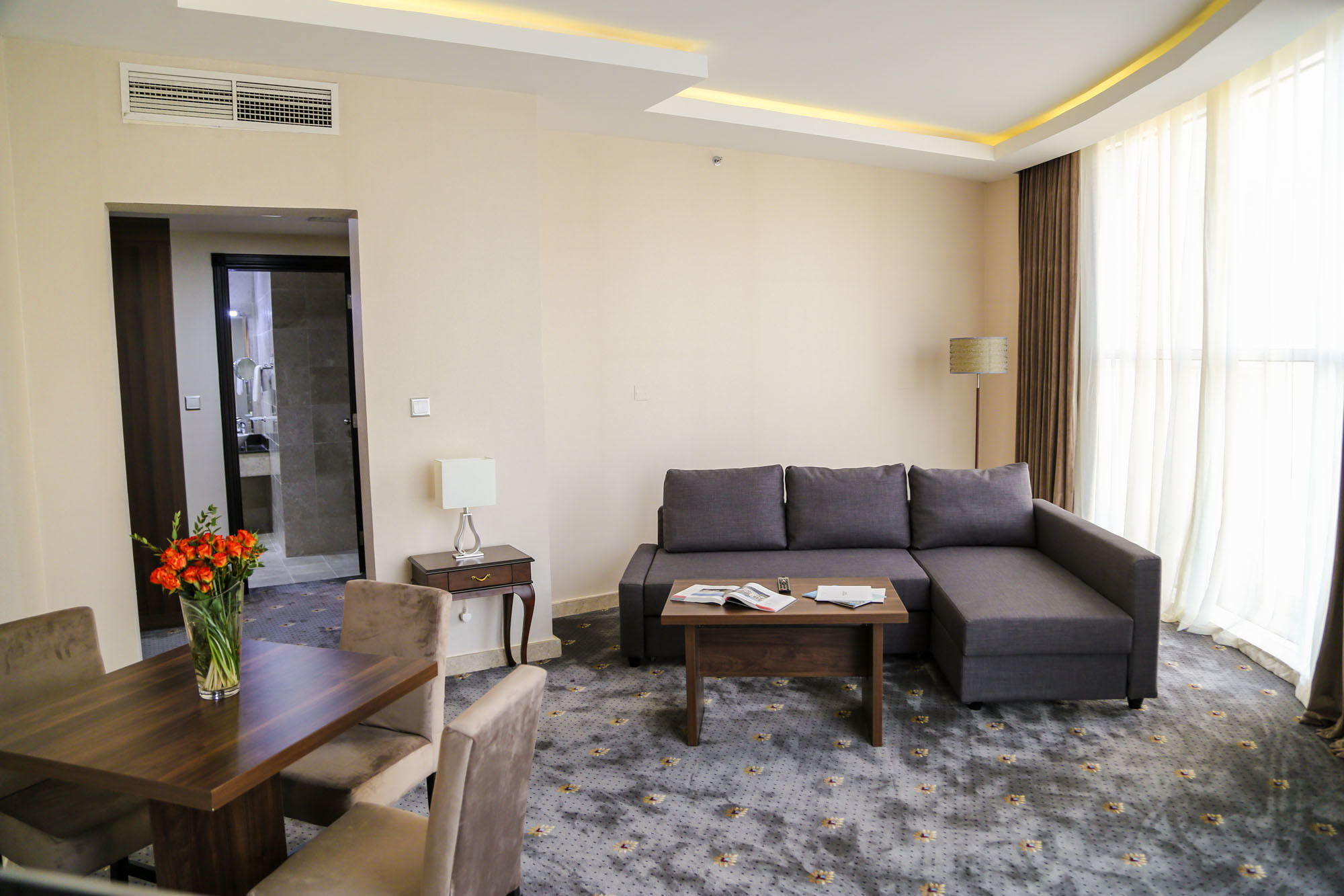 The Town Hotel Doha Kültér fotó